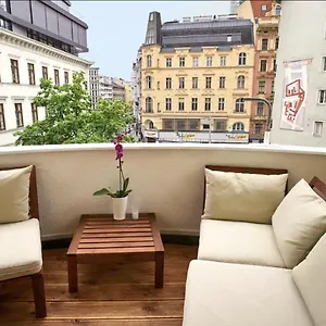 Apartment Balcony Oasis Operastreet, Vienna