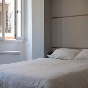 https://studio-lumineux-place-de-lenche-panier-marseille.fr-provencehotel.com