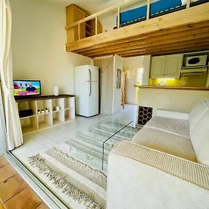 https://joli-studio-mezzanine-vue-mer-et-piscine.fr-provencehotel.com
