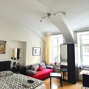 Msq Diana - 10 Min From Center - Free Coffee And Tea - High Speed Internet Viyana